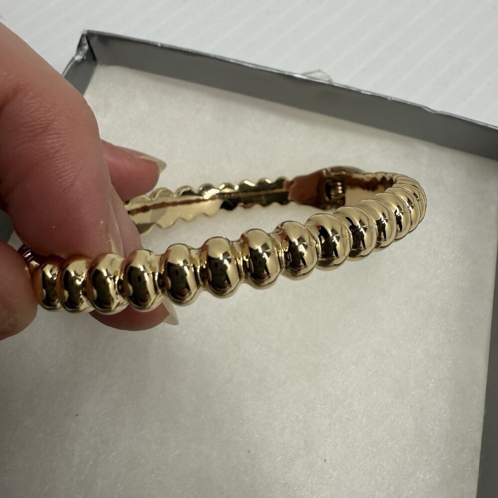 ETTIKA Gold Plated Beaded Rim Hinged Bangle Bracelet Modern Statement Jewelry - Picture 3 of 5